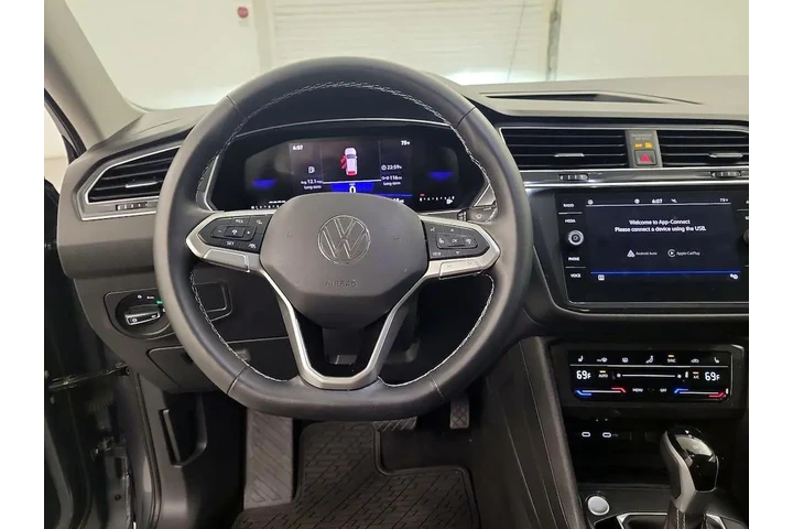$27998 : Volkswagen Tiguan 2024 SE 4d image 10