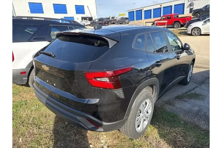 $22400 : Chevrolet Trax 2025 LS 4dr C image 7