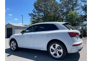 $28039 : Audi Q5 2022 AWD quattro S l thumbnail