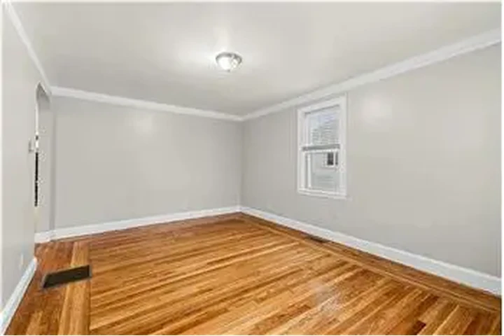$1350 : Rental property with 2 bedro image 4