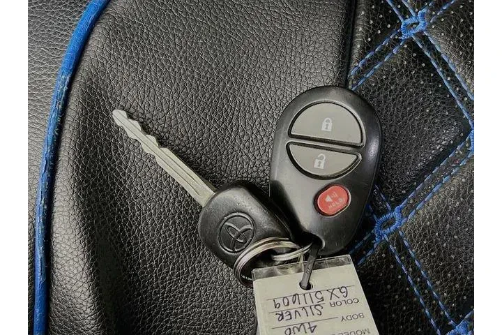 $28975 : Toyota Tundra 2016 4x4 SR5 4 image 9