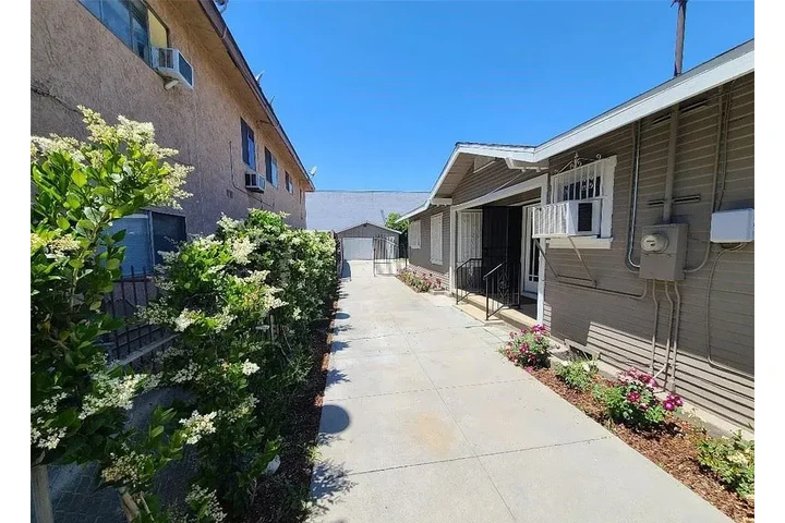 $2200 : MONTEBELLO rental + UTILITIES image 3