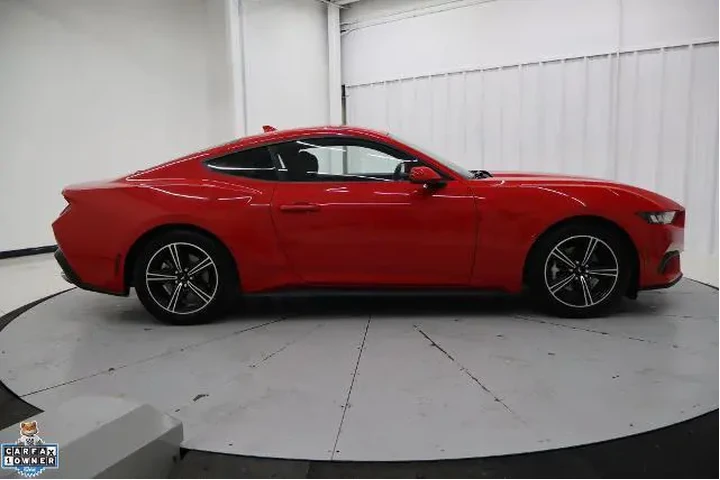 $26170 : Ford Mustang 2024 EcoBoost 2 image 2