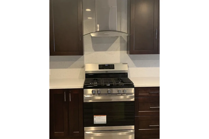 $900 : beautiful kitchen Cozy home image 5
