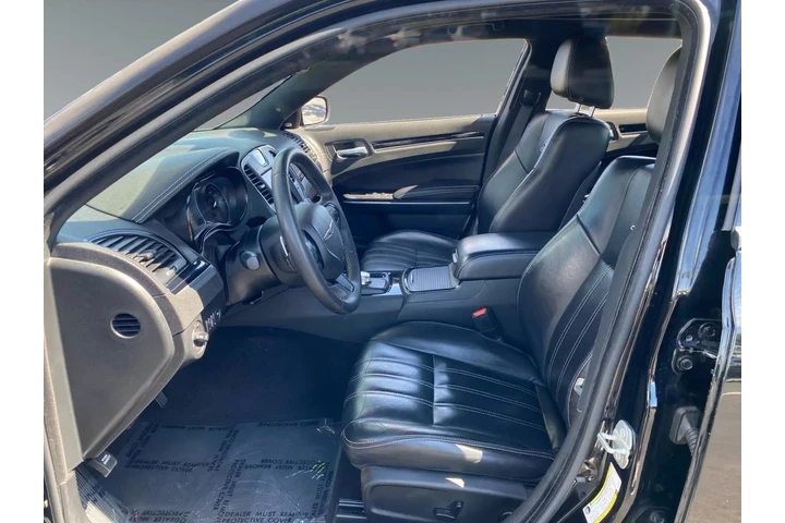 $34053 : Chrysler 300 2023 S V6 4dr S image 9