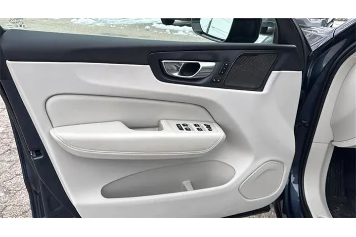 $32746 : Volvo XC60 2023 AWD B5 Plus image 9