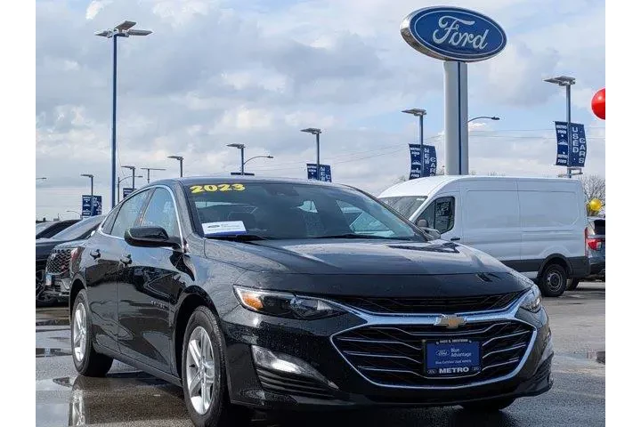 $16887 : Chevrolet Malibu 2023 LT 4dr image 2
