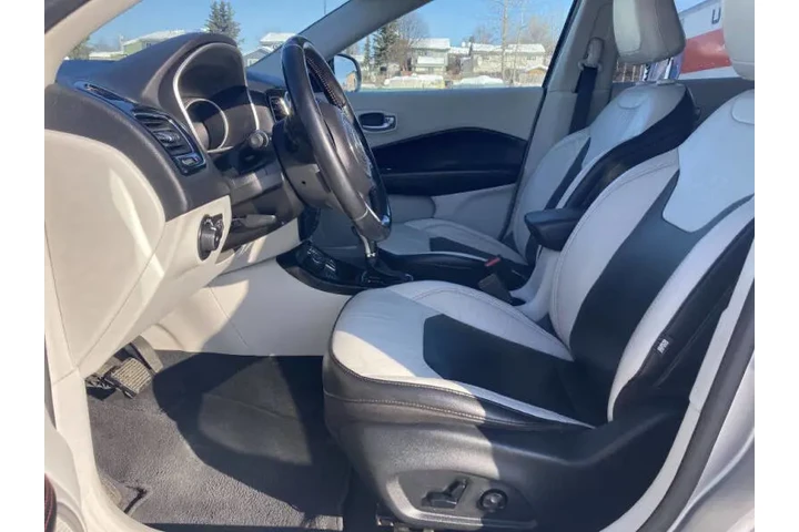 $21398 : 2020 Compass Limited image 10