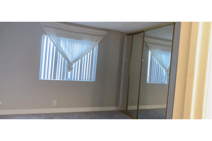 $1400 : SE RENTA CUARTO CON BAÑO image 1