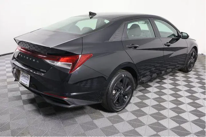 $18695 : Hyundai ELANTRA 2023 SEL 4dr image 7