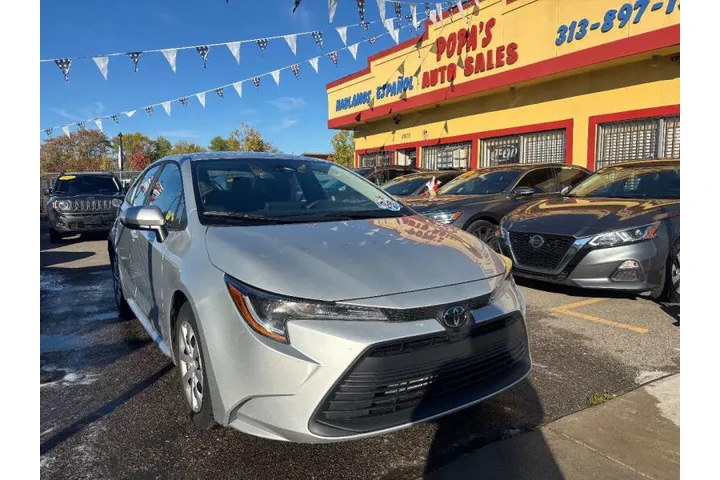 2025 Corolla LE image 3