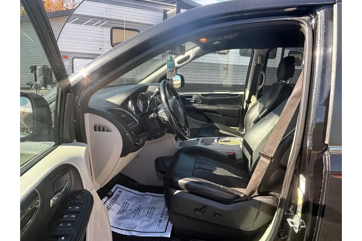 $16995 : 2019 Grand Caravan image 5