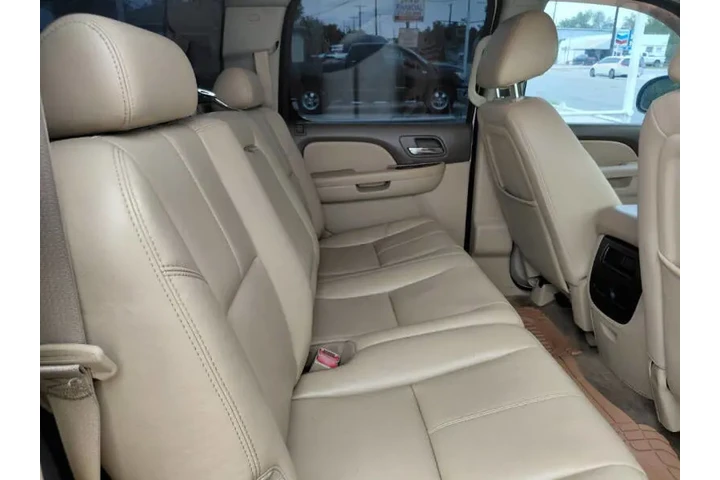 $15900 : 2011 Silverado 2500HD LTZ image 4