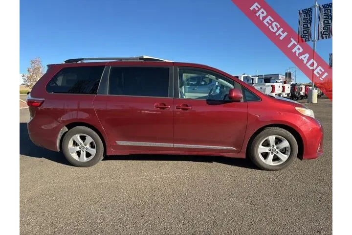 $20874 : Toyota Sienna 2018 LE 7-Pass image 4