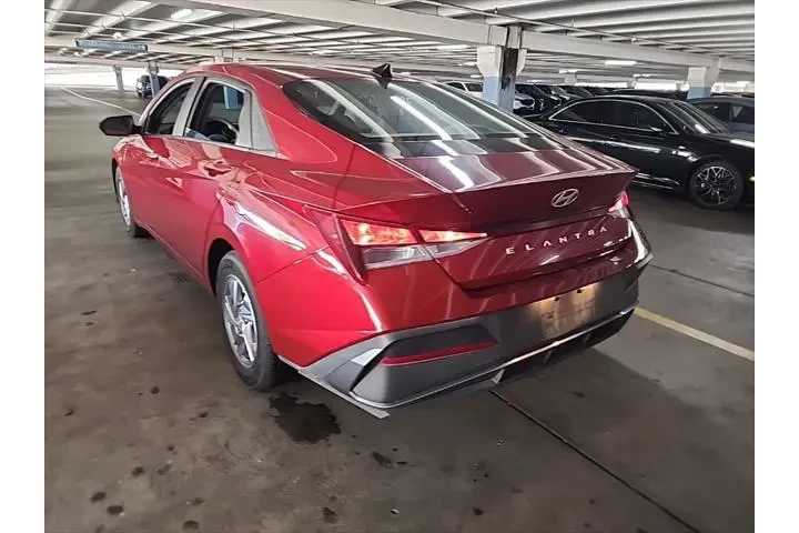 $17995 : Hyundai ELANTRA 2024 SE 4dr image 3