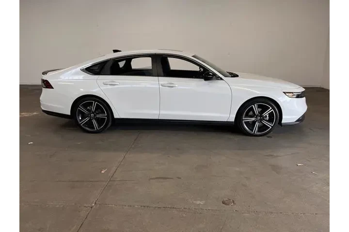 $20991 : Honda Accord Hybrid 2023 Spo image 2