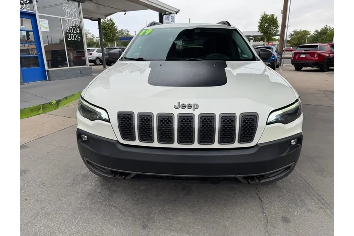 2019 Cherokee Trailhawk 4WD image 2