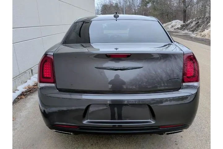 $23292 : Chrysler 300 2022 Touring 4d image 8