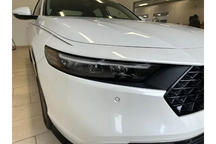 $27498 : Honda Accord Hybrid 2023 EX- image 9