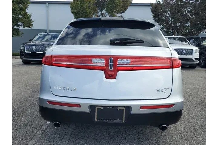 $15990 : Lincoln MKT 2018 Premiere 4d image 5