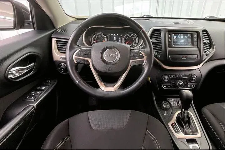 $11990 : Jeep Cherokee 2015 4x4 Latit image 5