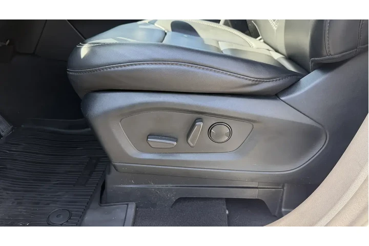 $32680 : Ford Explorer 2023 AWD XLT 4 image 6