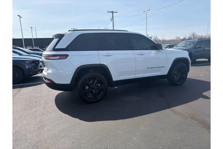 $31980 : Jeep Grand Cherokee 2023 4x4 image 5