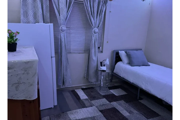 $800 : RENTO HABITACION EN LA HABRA image 1