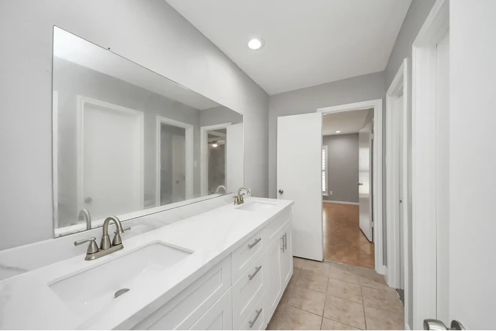 $2400 : House for Rent image 6