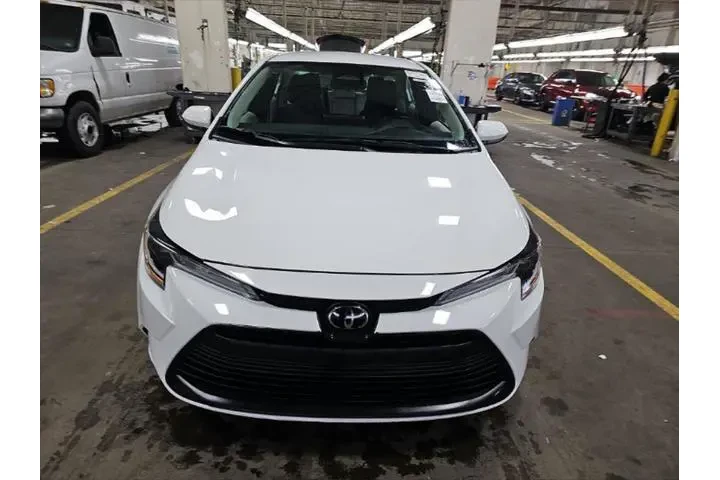 $19723 : Toyota Corolla 2024 LE 4dr S image 2