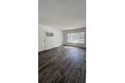 $1980 : 2 Bedroom Apt in James M Wood thumbnail