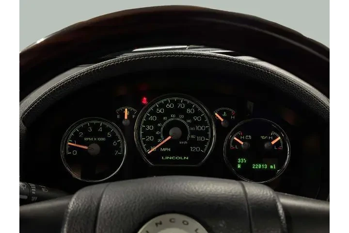 $39995 : Lincoln Mark LT 2007 4dr Sup image 6