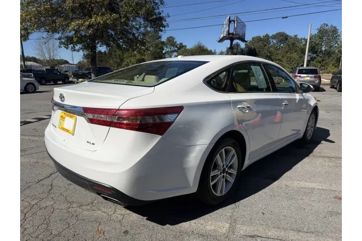 2015 Avalon XLE image 9