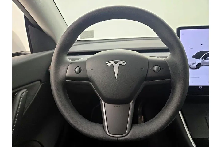 $29998 : Tesla Model Y 2021 AWD Long image 10