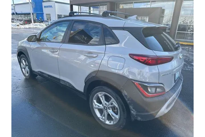 $21577 : Hyundai KONA 2023 AWD SEL 4d image 2