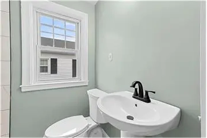 $1350 : Rental property with 2 bedro image 7