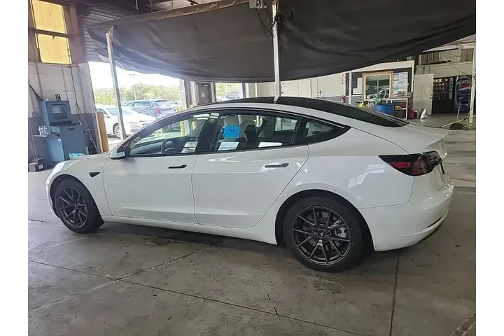 Tesla Model 3 2023 4dr Sedan image 3