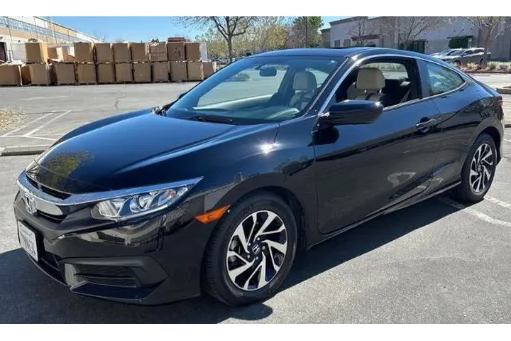 $18900 : Honda Civic 2017 LX-P 2dr Co image 1