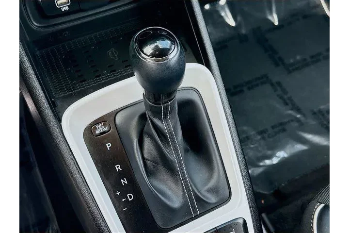 $16698 : Hyundai VENUE 2023 Limited 4 image 7