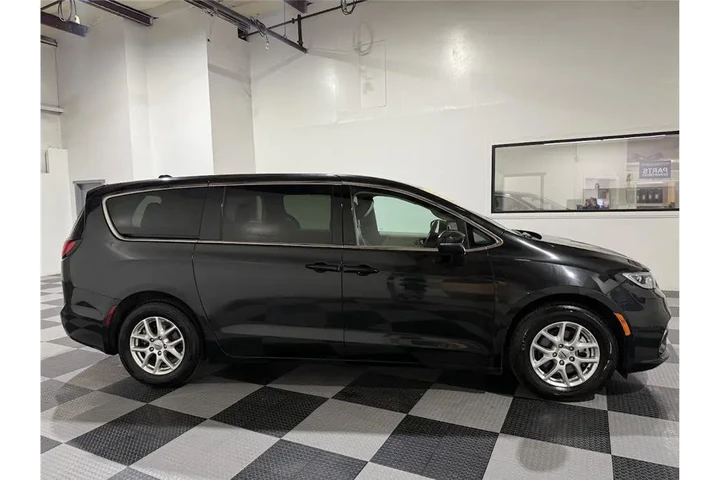 $21799 : Pacifica 2023 image 2