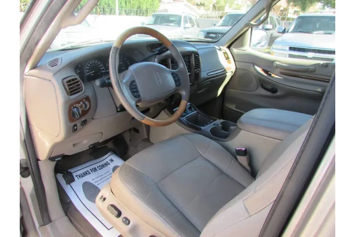 $6995 : 2000 Navigator image 9