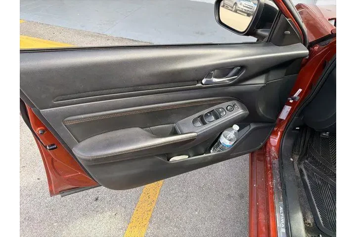 $6990 : Nissan Altima 2019 2.5 SR 4d image 9