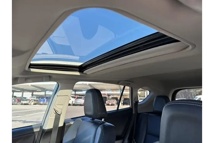 $9924 : Toyota RAV4 2015 AWD Limited image 10