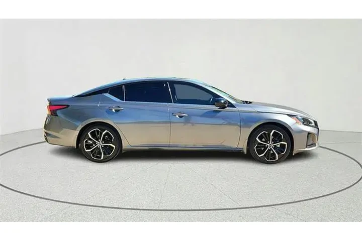 $24250 : Nissan Altima 2023 2.5 SR 4d image 2