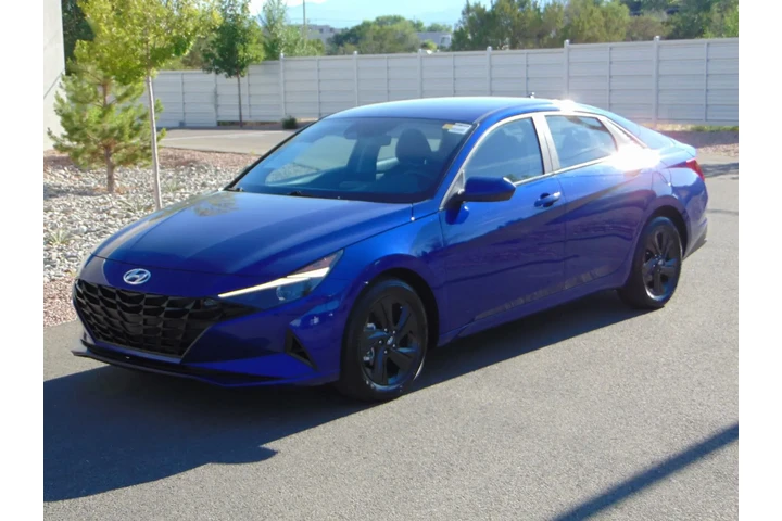 $19821 : 2022 Elantra SEL image 8
