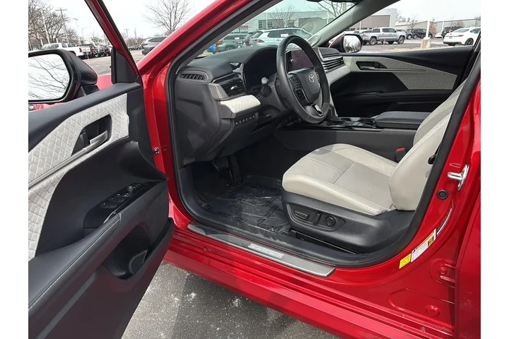 $36653 : 2025 Camry XLE image 2