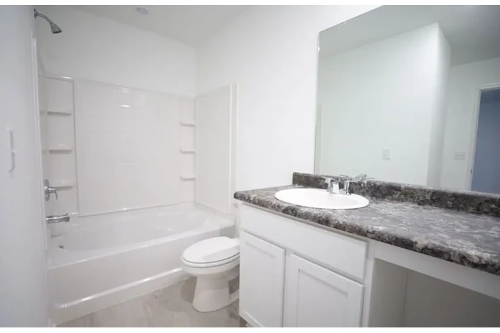 $1600 : Rent image 1