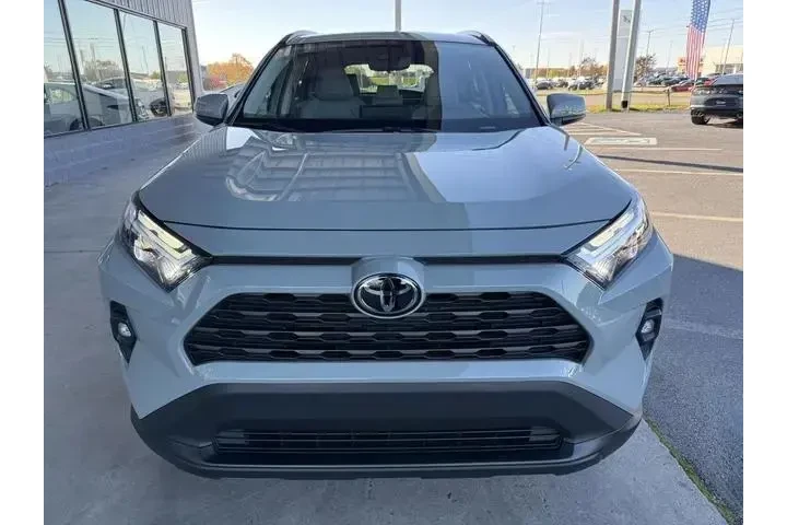 $18000 : Toyota RAV4 XLE Premium image 1
