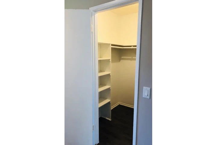 $2699 : HUGE 2BD - WESTERLY SHORES image 8