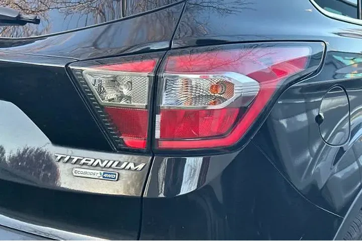 $10995 : Ford Escape 2017 AWD Titaniu image 10